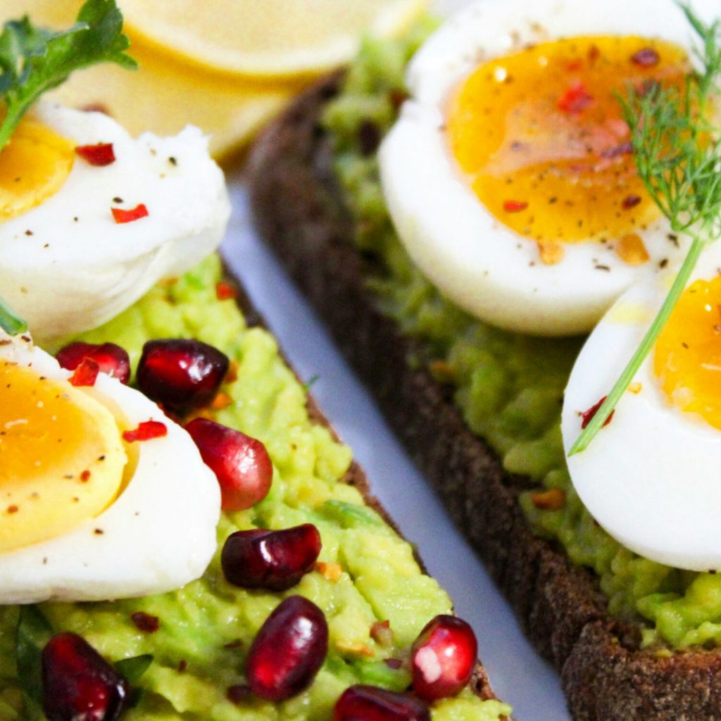 Avocado Toast mit Ei